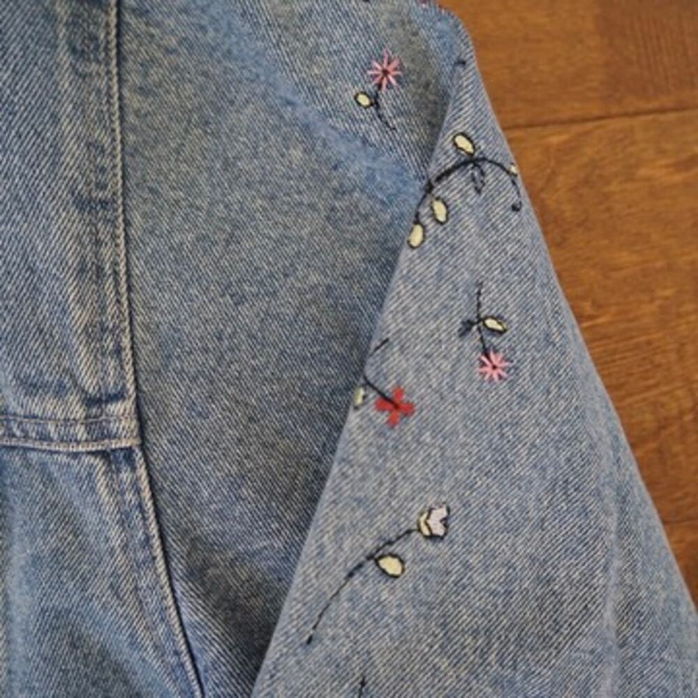 Disney Store Mickey & Minnie Mouse embroidered Denim Jacket Blue Womens Size XL - Picture 3 of 11